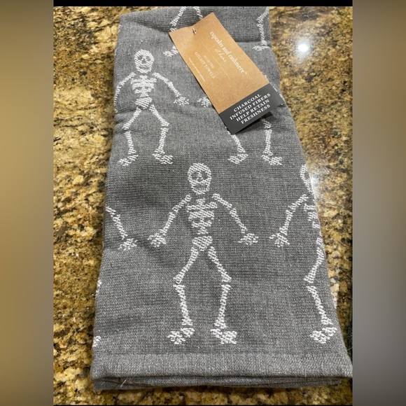 Cupcakes and Cashmere skeleton BONES Kitchen Towel set brand new - Picture 1 of 3